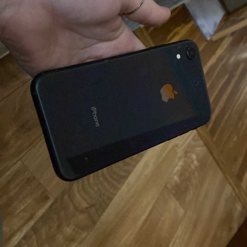 I phone xr don’t need it NO CRACK ONLY ON SCREEN PROTECTOR